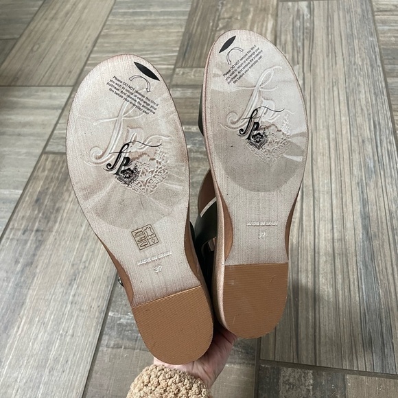 Free People Vale Boot Sandals in khaki - Picture 8 of 9